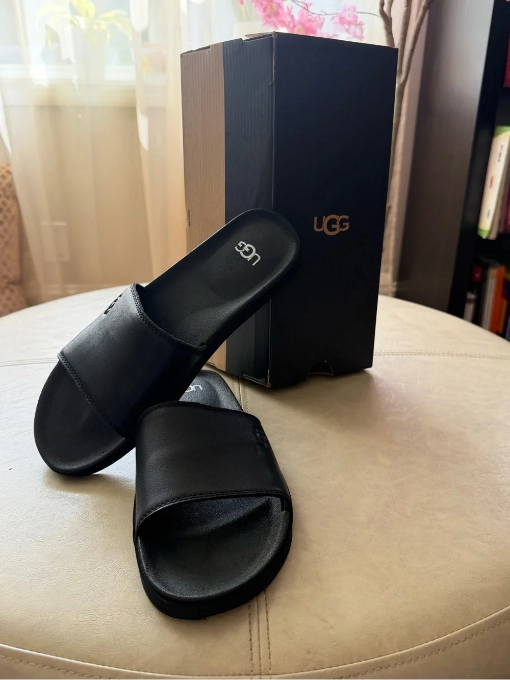 UGG Black mens 7 , woman’s 9 Slide Sandals with Branded Strap